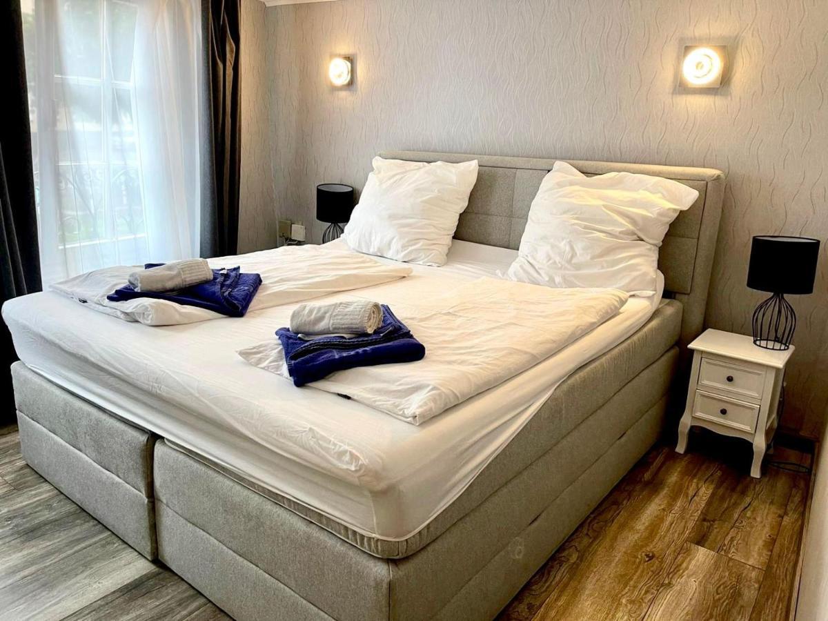 The Burgklause Boutique Hotel Linz am Rhein Exterior photo
