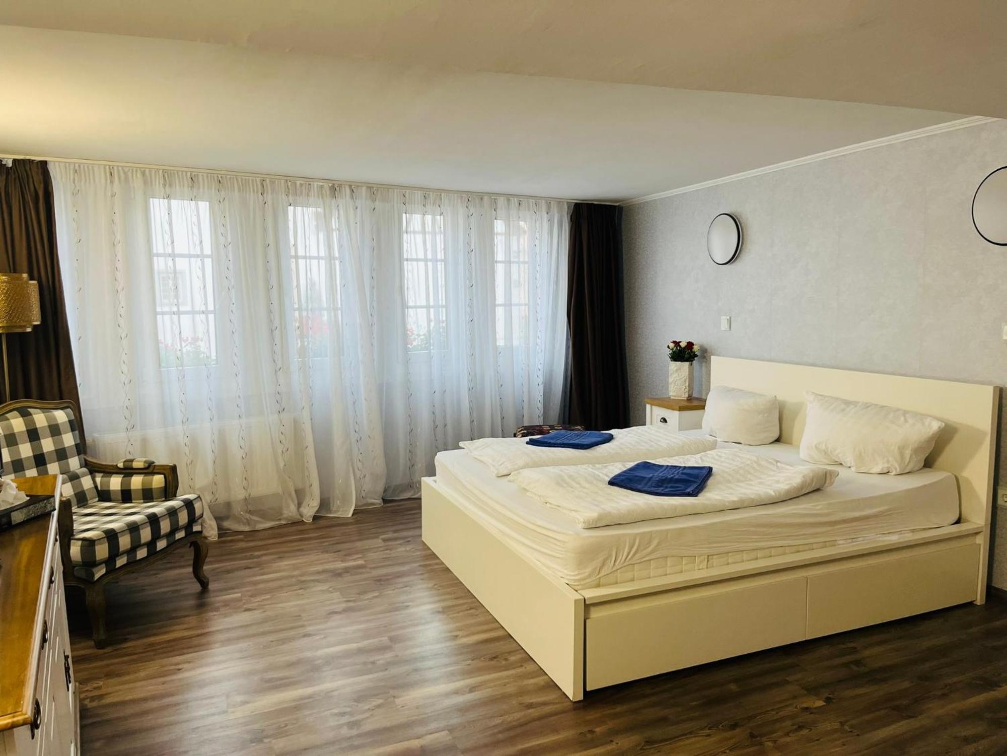 The Burgklause Boutique Hotel Linz am Rhein Exterior photo