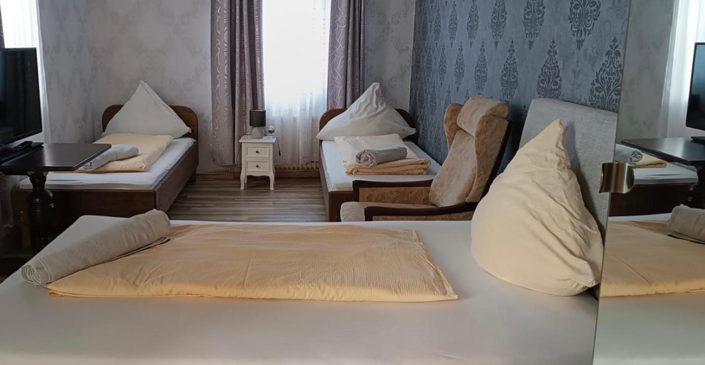 The Burgklause Boutique Hotel Linz am Rhein Exterior photo